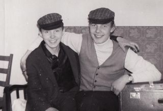 Häkarhalvan Nils-Ture Nilsson samt en okänd (finne?).