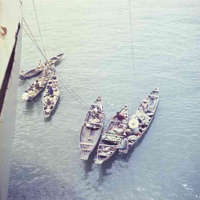 Tjingsarkanoter vid Fermlands löring i Bonny River, Nigeria, juli 1964. Foto MB.